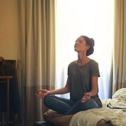 5 Ciri Kepribadian Orang yang Tidak Cek Notifikasi HP di Pagi Hari