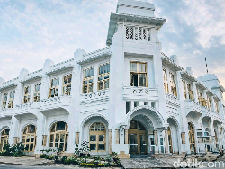 Gedung Warenhuis Medan, Spot Foto Aesthetic Bernuansa Belanda