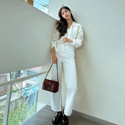 Get The Look: Tampil Chic dengan All-White Style ala Kwon Na Ra