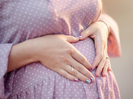 Keputihan Hamil Trimester 1: Penyebab, Ciri Tidak Normal, Cara Mengatasi & Mencegahnya