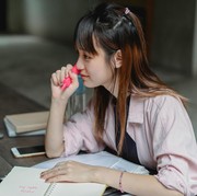 5 Zodiak yang Paling Suka Belajar dan Haus Pengetahuan