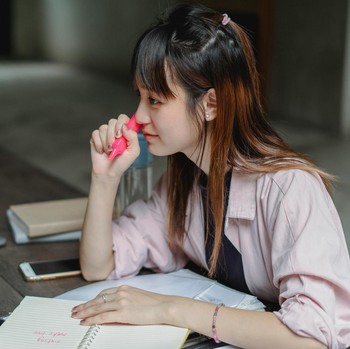 5 Zodiak yang Paling Suka Belajar dan Haus Pengetahuan