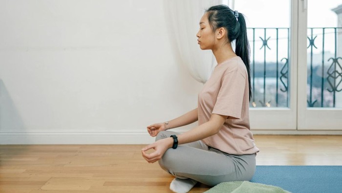 Melakukan kontrol diri. Orang tangguh tidak menghabiskan energi untuk sesuatu yang berada di luar kontrolnya.