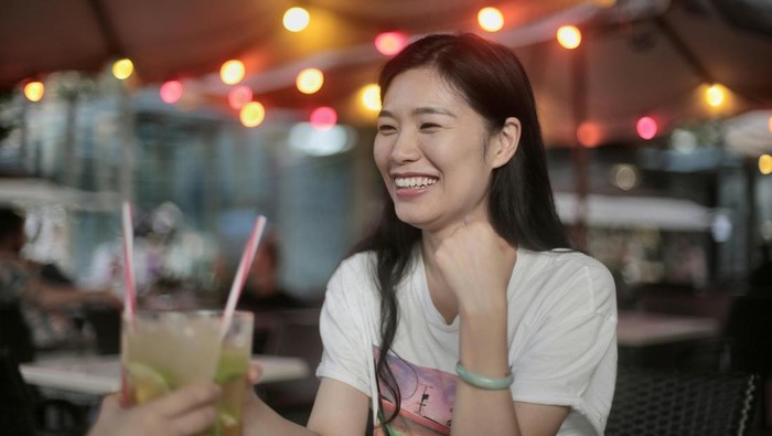 Orang yang bangun siang akibat bergadang berkepribadian ramah. Mereka mudah menjalin koneksi dengan orang-orang di sekitarnya