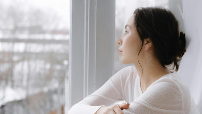 Memaknai pengalaman yang buruk. Orang tangguh menerapkan pola pikir positif dan melakukan pendekatan spiritualitas terhadap pengalaman negatifnya.