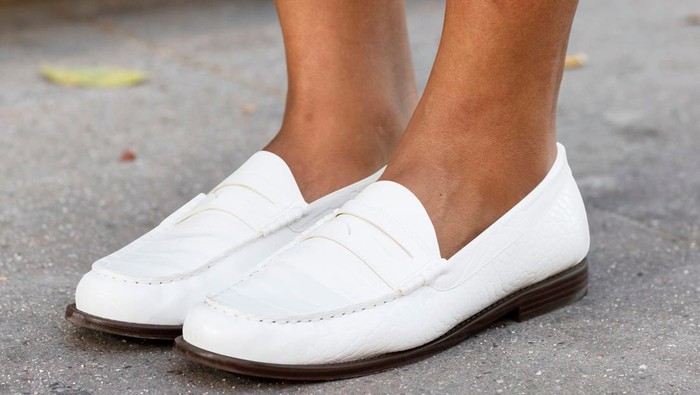 Ilustrasi sepatu putih