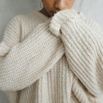5 Tips Menyimpan Sweater agar Tidak Melar dan Rusak