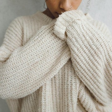 5 Tips Menyimpan Sweater agar Tidak Melar dan Rusak