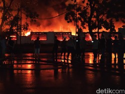 Kebakaran Pabrik Terpal di Bogor Diduga Dipicu Sambaran Petir