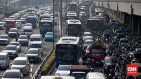 Penggunaan kendaraan pribadi jadi salah satu pemicu kemacetan di Jakarta. Masyarakat diimbau lebih menggunakan transportasi umum.