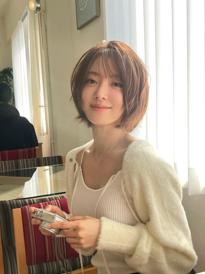 Belum lama ini, aktris Korea Lee Se Young memamerkan gaya rambut super pendek yang diunggah di laman Instagram pribadinya