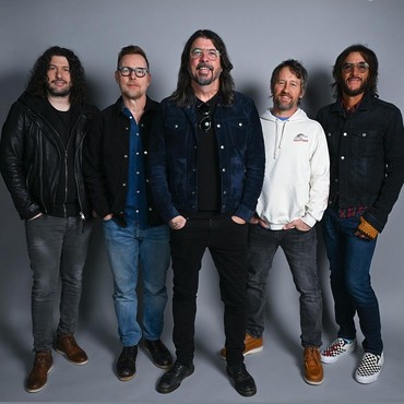 Lirik Lagu Caught In The Echo - Foo Fighters