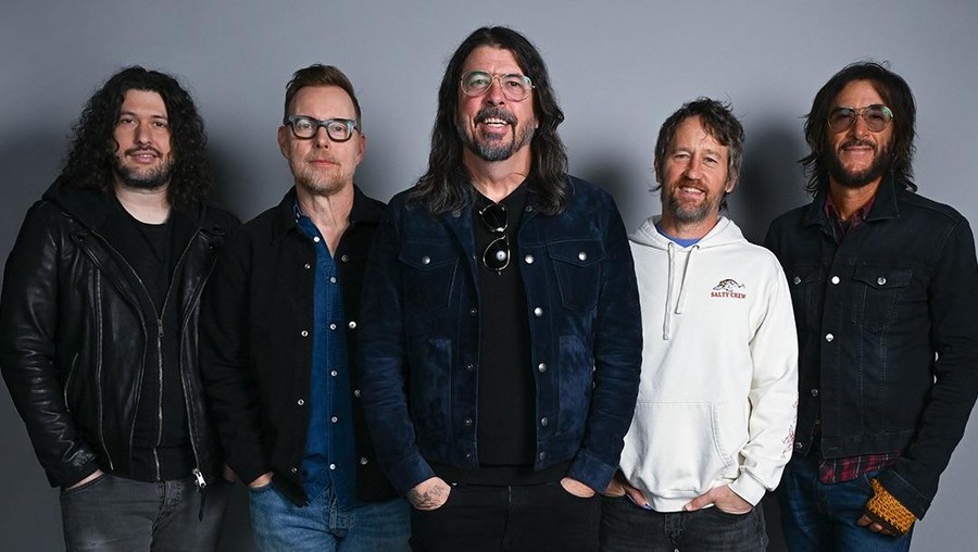 Lirik Lagu Caught In The Echo - Foo Fighters