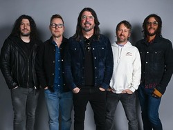 Lirik Lagu Caught In The Echo - Foo Fighters