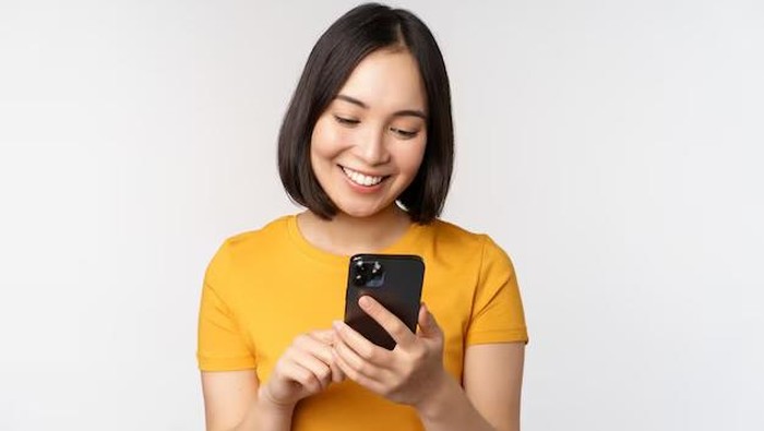 5 Ciri Kepribadian Orang yang Suka Lupa Membalas Pesan