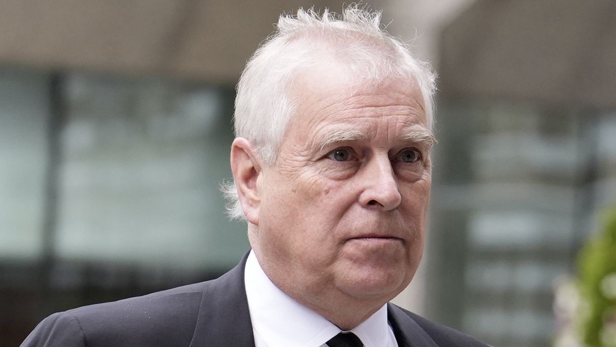 Diusir Istana, Andrew Kini Demen Nongkrong di Rumah Karavan Lumutan Diusir Istana, Andrew Kini Demen Nongkrong di Rumah Karavan Lumutan