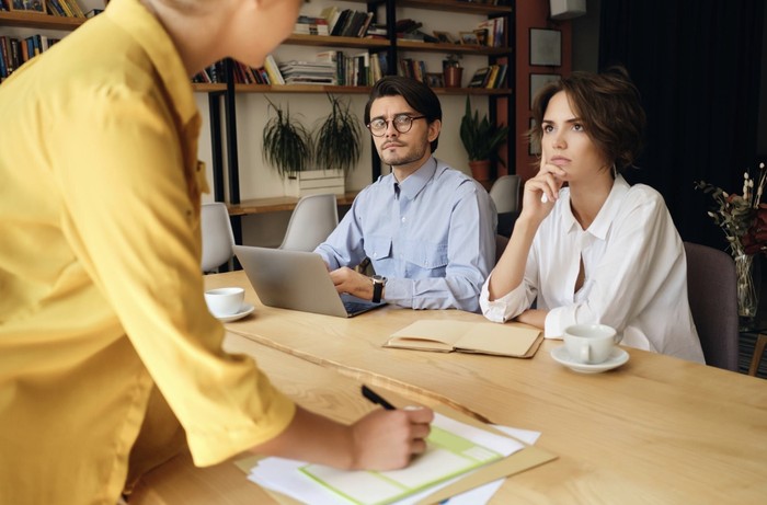 Pemikir yang menggunakan logika cenderung bisa memperhatikan pola sehingga jarang terjebak di kesalahan yang sama./ Foto: Freepik.com/garetsvisual