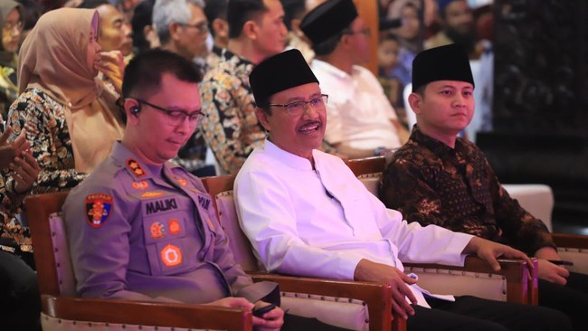 Menteri Sosial Saifullah Yusuf kunjungi Trenggalek untuk sosialisasi DTSEN. Ia menekankan pentingnya pemutakhiran data agar bantuan sosial tepat sasaran.