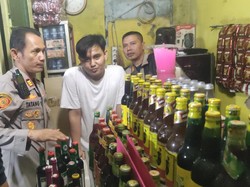 Polres Serang Razia Warung Jamu, Puluhan Botol Miras hingga Tuak Disita