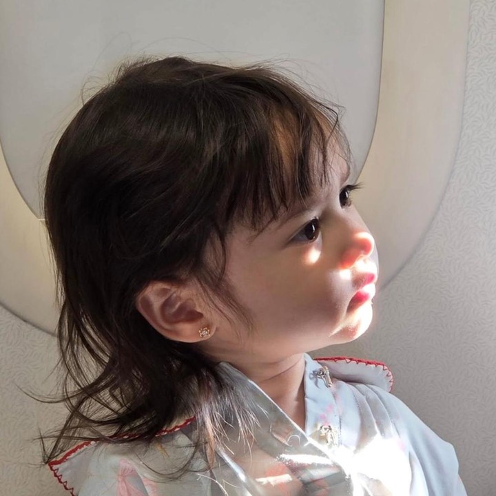 <p>Si Kecil yang akrab disapa Launa ini lahir pada 6 Maret 2024 dan kini sudah menginjak usia dua tahun, Bunda. Melalui unggahan di Instagram, Sabrina pun kerap membagikan potret sang putri yang kini tumbuh semakin aktif dan tampil begitu menggemaskan. (Foto: Instagram @sabrinaanggraini)</p>