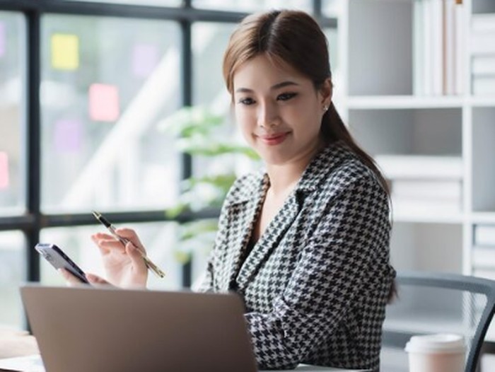 Semakin kamu terhubung dengan pekerjaanmu, kamu tidak akan terlalu peduli dengan hal di luar yang tidak bisa kamu kontrol/Foto: Freepik.com/Kiwistocks