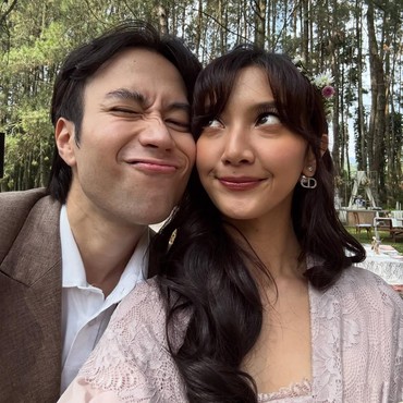 Ini 7 Potret Kenangan Manis Vidi Aldiano & Sheila Dara Aisha 11 Tahun Bersama