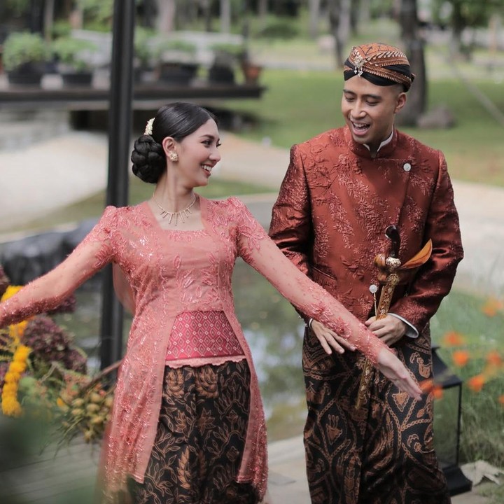 <p>Sheila mengucapkan terima kasih kepada sang suami disertai dengan guyonan, Bunda. &ldquo;Terima kasih telah mengisi 11 tahun terakhir (wow 1/3 hidup q) dengan begitu banyak kegembiraan dan tawa. Sungguh perjalanan yang menyenangkan. 10/10 singkat direkomendasikan,&rdquo; tulis Sheila, dikutip dari laman Instagram <em>@sheiladaisha,</em> Senin (30/3/2026).&nbsp;(Foto: Instagram @sheiladaisha)</p>