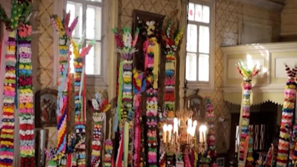 Desa Lyse Polandia Penuh Warna saat Perayaan Minggu Palma