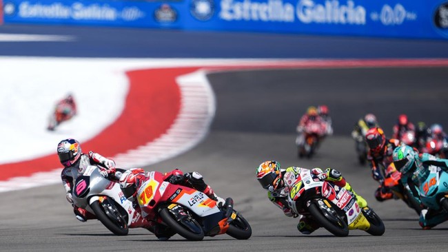 Pembalap Indonesia Veda Ega Pratama buka suara usai gagal finis di Moto3 Amerika 2026. Ia mengaku kecewa namun dapat pelajaran berharga dari Austin.