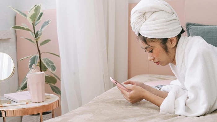 5 Zodiak yang Paling Suka Mager saat Weekend, Momen Rebahan yang Ditunggu-tunggu!