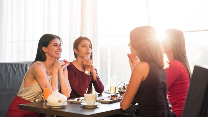 9 Ciri Kepribadian Orang yang Mudah Akrab dengan Orang Asing