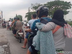 Antrean SPBU di Klaten Mengular hingga ke Jalan Raya