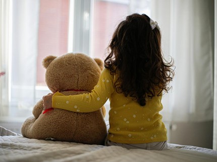 Benarkah Autisme Anak Perempuan Sering Baru Terungkap saat Remaja?