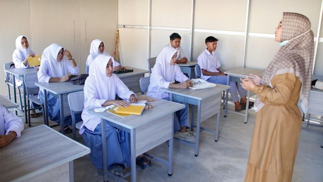 Bencana hidrometeorologi di Aceh, Sumut, dan Sumbar berdampak pada 4.922 fasilitas pendidikan, Proses belajar-mengajar kini pulih 100 persen.