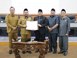 Gus Yani Pamer PAD Gresik Capai 98,58% Saat Sampaikan LKPJ 2025