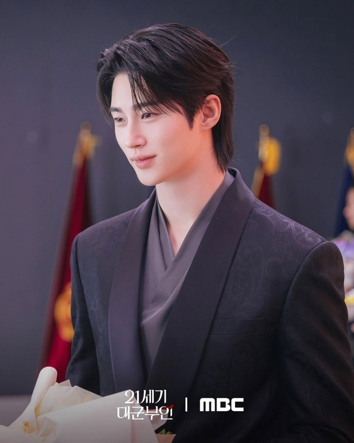Byeon Woo Seok kembali menyapa penggemar lewat drakor romantis terbaru berjudul 'Perfect Crown'./ foto: instagram.com/mbcdrama_now