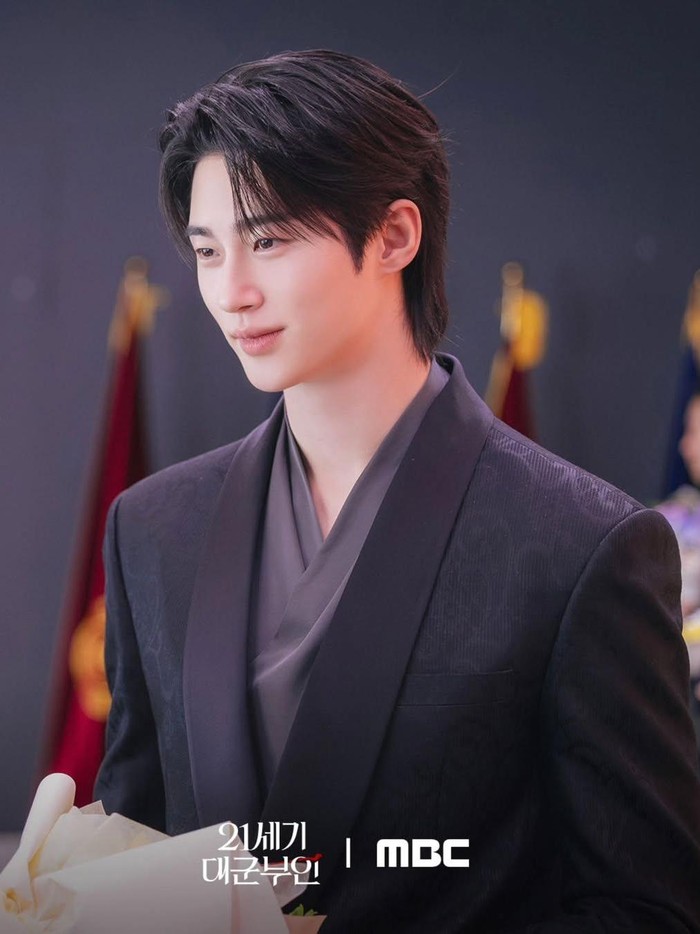 Byeon Woo Seok kembali menyapa penggemar lewat drakor romantis terbaru berjudul 'Perfect Crown' / foto: instagram.com/mbcdrama_now