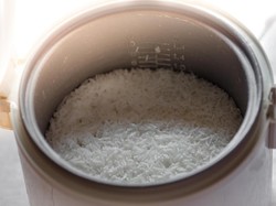 Masak Nasi, tapi Sering Basi? Coba Lakukan 3 Tips Sederhana Ini