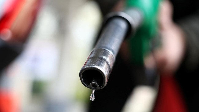 Harga bensin eceran di Amerika Serikat (AS) menembus level US$4 per galon atau sekitar Rp68 ribu per galon untuk pertama kalinya sejak 2022.