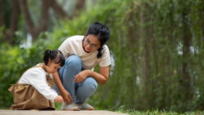 7 Kalimat Sering Diucapkan Orang Tua yang Terapkan Gentle Parenting
