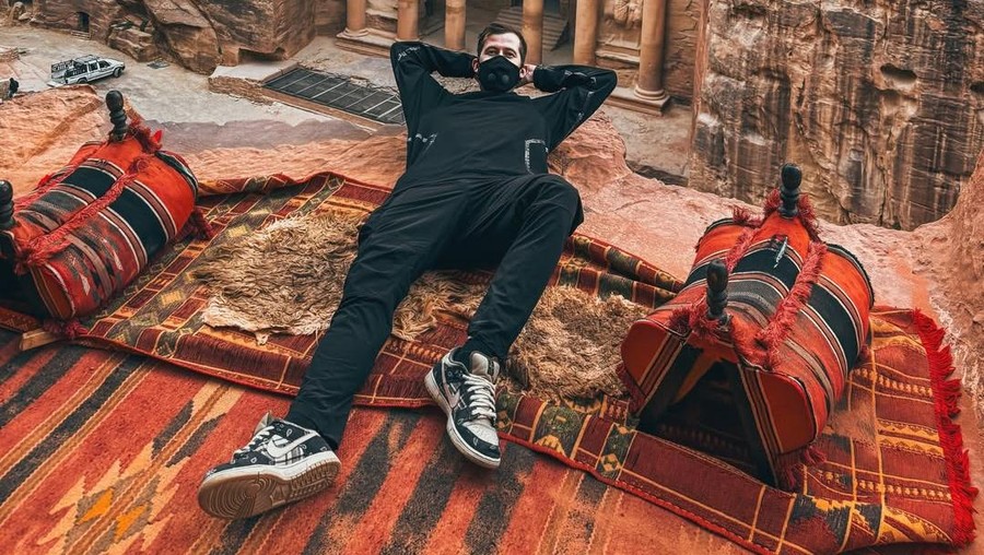 Lirik Lagu Monster - Alan Walker feat&period; Emyrson Flora