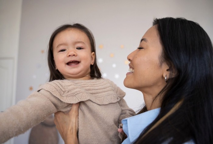 “Maaf ya…” mengajarkan anak bahwa orang tua tetap bisa salah./ Foto: Freepik.com