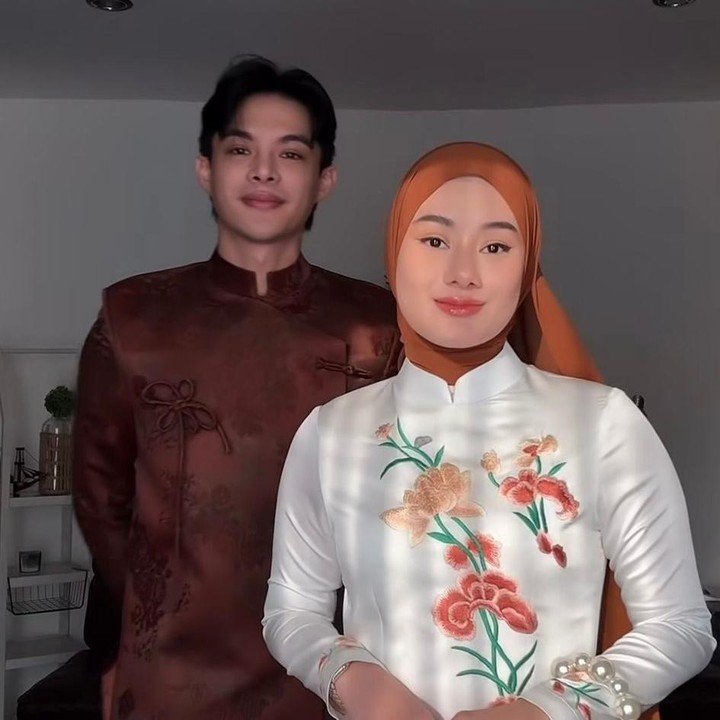 <p>Menghabiskan sisa libur Lebaran, artis Dinda Hauw belum lama ini diajak sang suami, Rey Mbayang, untuk pulang ke kampung halaman. Pasangan ini pun membagikan momen seru mereka saat berkunjung ke Kotabunan Selatan, Sulawesi Utara. (Foto: Instagram @dindahw / @rey_mbayang)</p>