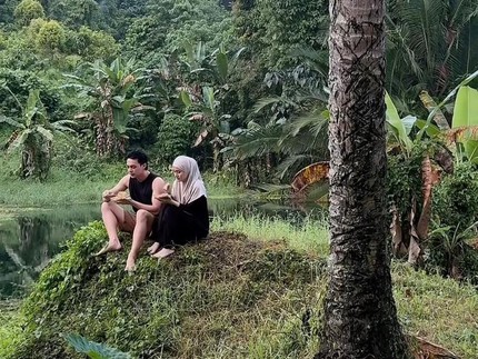 Dinda Hauw Diajak Pulang ke Kampung Rey Mbayang, Tinggal di Rumah Kebun Dikelilingi Pegunungan