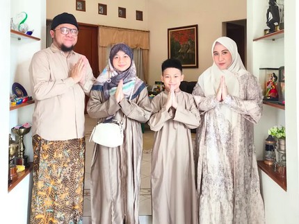 Lama Tak Terlihat, Intip Kebersamaan Nia dan Adit AFI Bersama Kedua Anak yang Sudah Besar