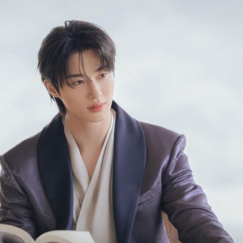 Intip Pesona Byeon Woo Seok sebagai Pangeran di Drakor Terbaru, Perfect Crown