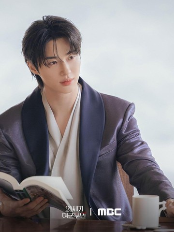 Intip Pesona Byeon Woo Seok sebagai Pangeran di Drakor Terbaru, Perfect Crown