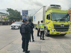 Polisi Kandangkan 772 Truk yang Langgar Aturan Saat Mudik dan Balik Lebaran