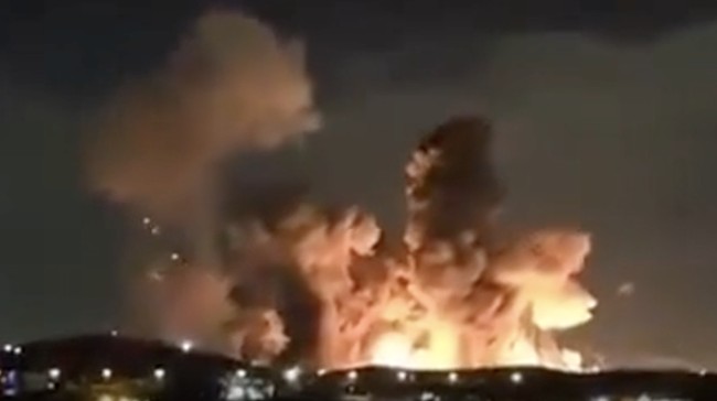 Iran Ngamuk Dibom AS Lagi, Hormuz Tutup Total-Kapal Lewat Ditembak