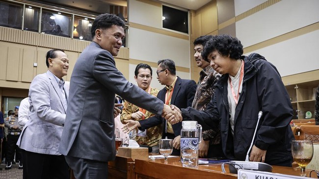 Komisi III DPR mendorong pengusutan tuntas kasus teror air keras Andrie Yunus. Rapat ketiga membahas pembentukan TGPF dan pengungkapan aktor intelektual.